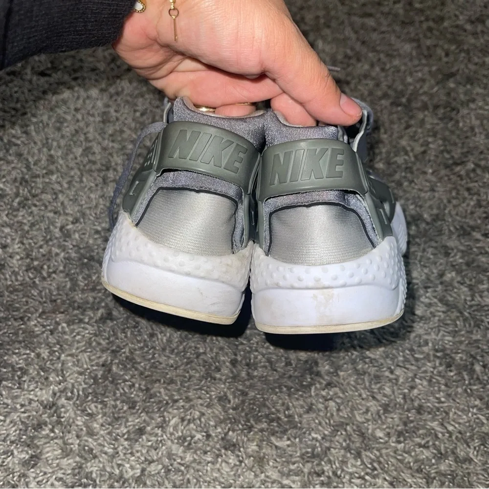 Nike Huarache Gray Low Top Sneakers Size 6.5Y